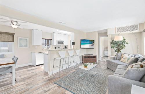Balboa Peninsula Casa | Stylish 2Br Upstairs Cottage W Ac One House From Beach By Beachview Rentals