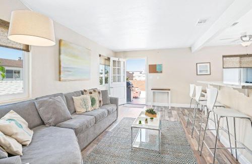 Balboa Peninsula Casa | Stylish 2Br Upstairs Cottage W Ac One House From Beach By Beachview Rentals