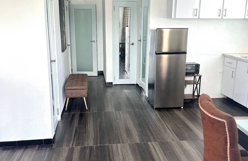 Sabana Abajo Apartamento | Elegante apartamento de 2 habitaciones con balcón privado