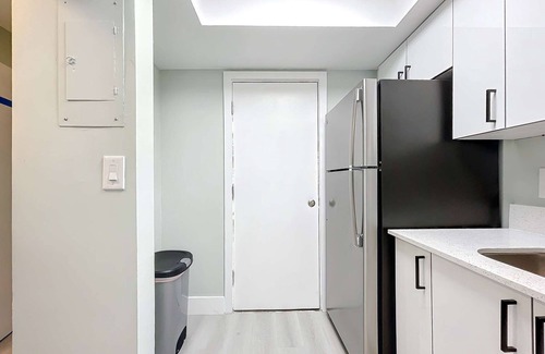 Lauderdale Harbours Condominio | Stylish 2BR with Pool & Modern Amenities