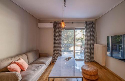 Agia Paraskevi Apartamento | Stylish 2BR with Balcony, Northern Suburbs