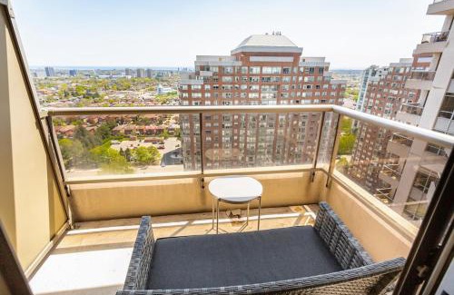 Downtown Mississauga Apartamento | Stylish 2BR with Great View! Steps from Square One