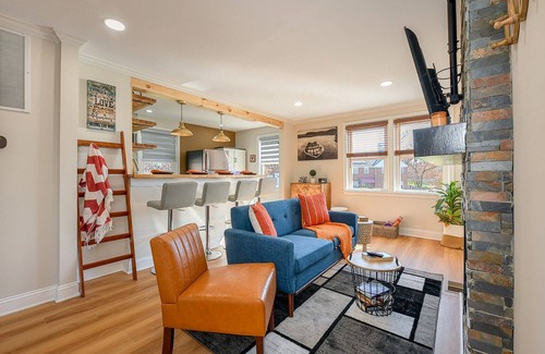 Parkville Apartamento | Stylish 2BR with King Bed, Coffee Bar, Smart TVs, Spa Shower, and Great WiFi