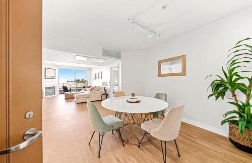 Marina del Rey Apartamento | Stylish 2BR with Marina Views & Pool