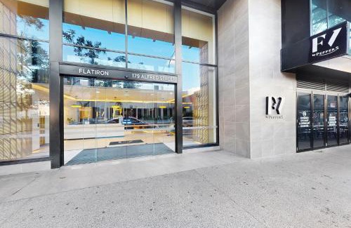 Fortitude Valley Apartamento | Stylish 2BR with Story Bridge & Fireworks Views