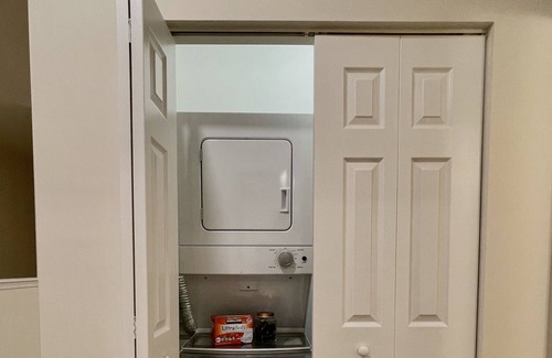 East York Apartamento | Stylish (2nd Floor) Market Street Apartment