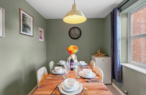 Nuneaton Apartamento | Stylish 3 bed Abode in Nuneaton - Sleeps 7