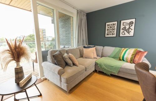 Lansbury Apartamento | Stylish 3 Bed Apt Near Downtown & Free Parking