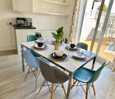 London Borough of Bromley Apartamento | Stylish 3-Bed Executive Home Chislehurst, BR7