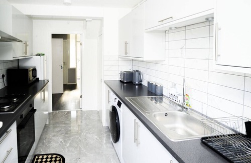 Abbey Wood Casa | Stylish 3-bed house with garden, off-street parking & fast London access