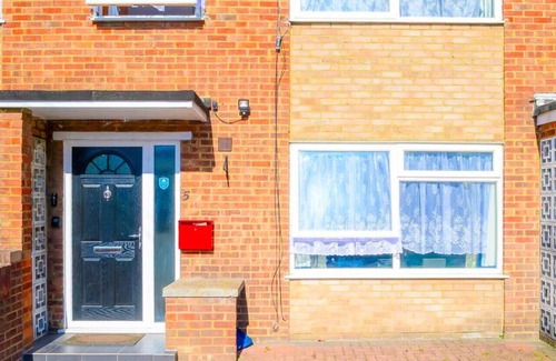 Abbey Wood Casa | Stylish 3-bed house with garden, off-street parking & fast London access