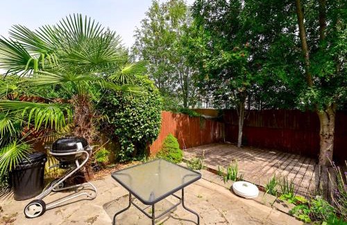 Canton Casa | Stylish 3-Bed Home in Canton wGarden Parking Pass The Keys