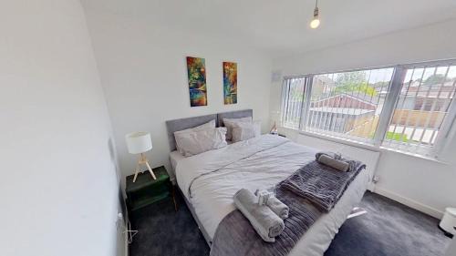 Sheldon Casa | Stylish 3-Bed house NEC-JLR-Airport-HS2-Driveway