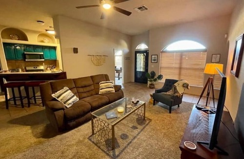 Las Cruces Casa | Stylish 3 bed with sunset views and game room