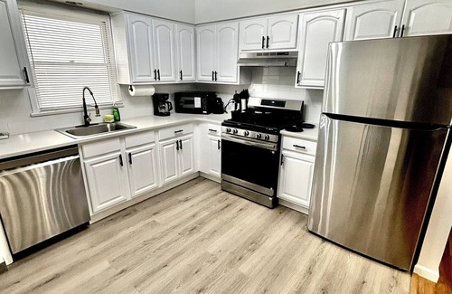 Ironbound District Apartamento | Stylish 3-bedroom 2-bath unit. Sleeps 10+. Close to NYC and EWR airport.