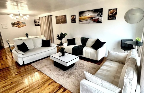 Ironbound District Apartamento | Stylish 3-bedroom 2-bath unit. Sleeps 10+. Close to NYC and EWR airport.