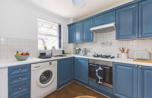 Lavender Fields Apartamento | Stylish 3 Bedroom House - King Size Beds - Garden - 20 Minutes to London