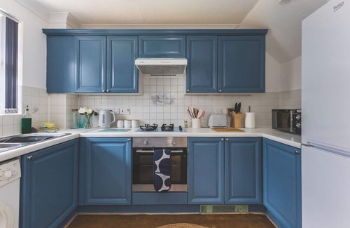 Lavender Fields Apartamento | Stylish 3 Bedroom House - King Size Beds - Garden - 20 Minutes to London