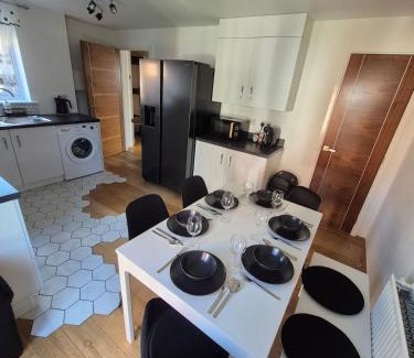 Hull Apartamento | Stylish 3 Bedroom House, Perfect for Families and Groups