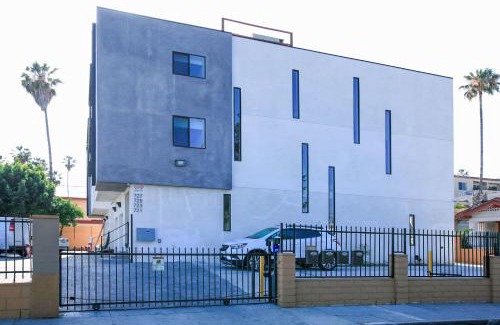 East Hollywood Casa | Stylish 3 BR/3BR family house