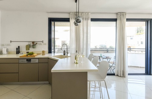 Old North Apartamento | Stylish 3-BR Apt w Balcony and Parking