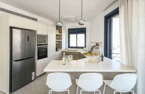 Old North Apartamento | Stylish 3-BR Apt w Balcony and Parking