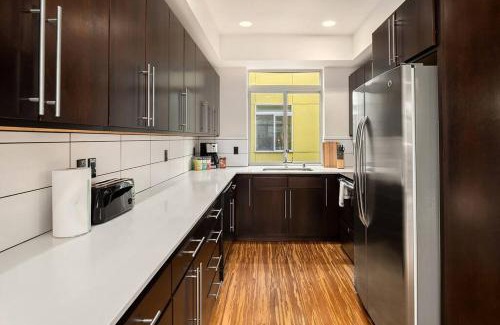 Minor Casa | Stylish 3 BR Capitol Hill Home With 96 Walk Score