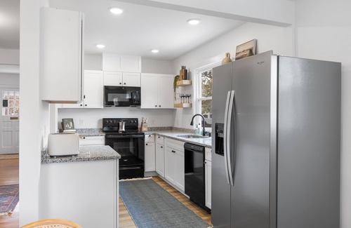 Wilmington Casa | Stylish 3 BR House: 1 King Bed. Centrally Located!