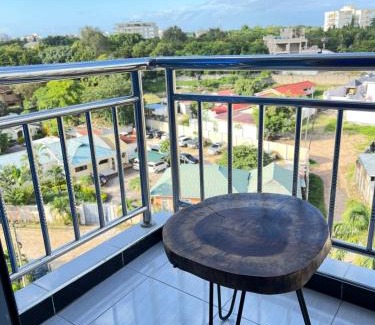 Masaki Apartamento | Stylish 3-BR Retreat in Masaki with Gym&Pool