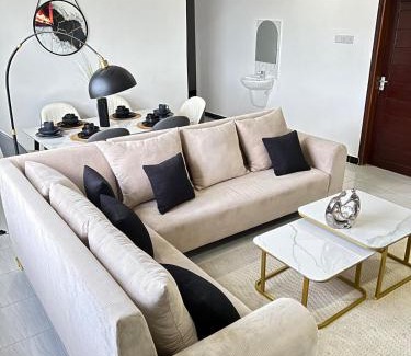 Masaki Apartamento | Stylish 3-BR Retreat in Masaki with Gym&Pool