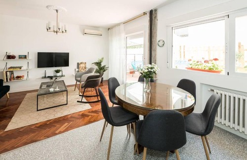 Embajadores Apartamento | Stylish 3 BR With Private Terrace In City Center