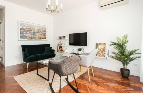 Embajadores Apartamento | Stylish 3 BR With Private Terrace In City Center