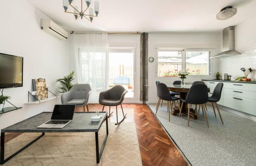 Embajadores Apartamento | Stylish 3 BR With Private Terrace In City Center