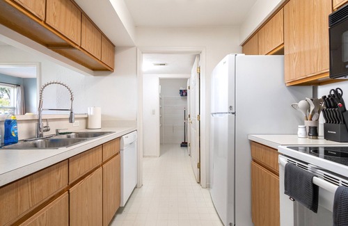 Bryant Pattengill West Condominio | Stylish 3BD 2 Miles from Stadium