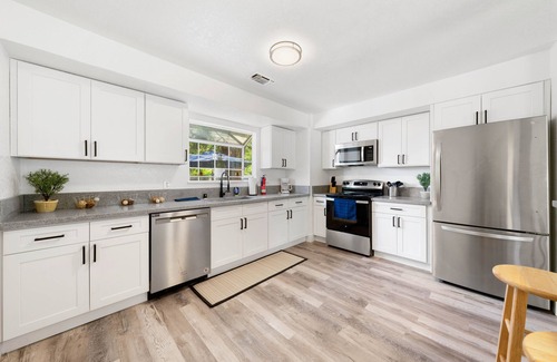Citrus Heights Casa | Stylish 3BD/2BA Oasis / Office/Yoga RM/Serene Yard