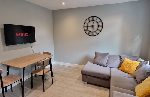 Reading Apartamento | Stylish 3bed Central Reading - 6 min walk to Train Station & High Street