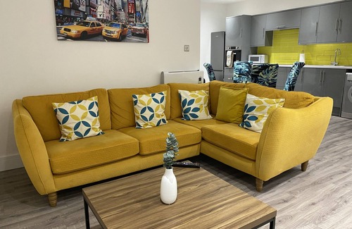 Cwmbrwla Apartamento | Stylish 3beds Nystyle Apt - Parking, Self Check-in