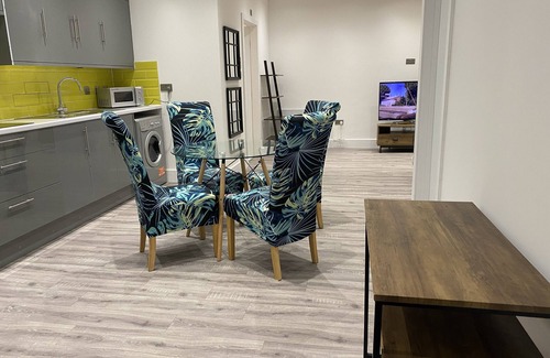 Cwmbrwla Apartamento | Stylish 3beds Nystyle Apt - Parking, Self Check-in