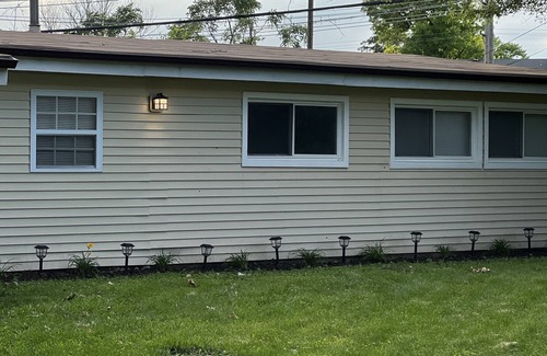 Airport Township Casa | Stylish 3br 2 bath close to downtown, the airport, and freeways.