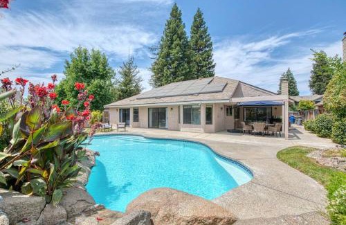 Raisin Casa | Stylish 3BR/2BA Retreat w/Pool! Dream Getaway