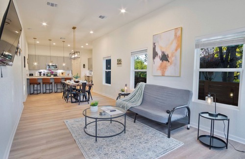 Denver Heights Cabaña | Stylish 3br/2ba Urban Retreat Near Lively Downtown
