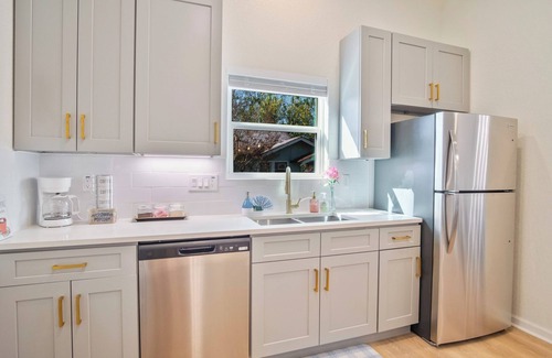 Denver Heights Cabaña | Stylish 3br/2ba Urban Retreat Near Lively Downtown