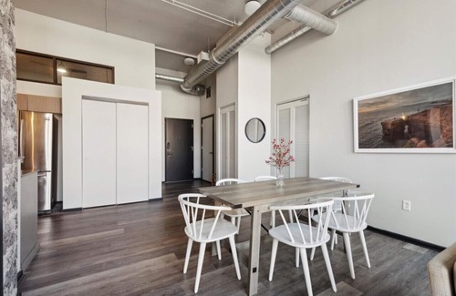 Fairmount Apartamento | Stylish 3BR, Game Room, Roof Top | Cityscape Sanctuary