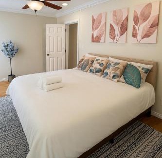 Reseda Casa | Stylish 3BR Getaway plus Pool
