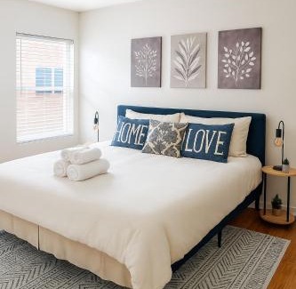 Reseda Casa | Stylish 3BR Getaway plus Pool