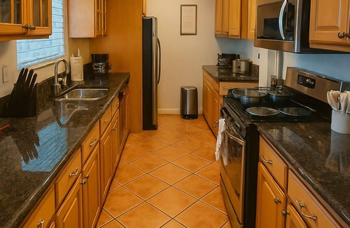 Reseda Casa | Stylish 3BR Getaway + Pool