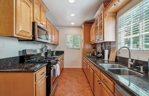 Reseda Casa | Stylish 3BR Getaway + Pool