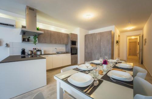 Xewkija Apartamento | Stylish 3BR Gozo Escape with Wifi & Homey Touches!