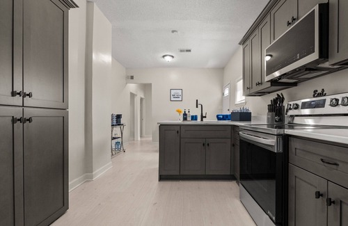 Memphis Casa | Stylish 3BR Home Fast Wi-Fi 12 Min to Airport 15 Min to Nightlife & Music