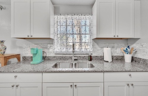 Seffner Community Alliance Casa | Stylish 3BR Home in Brandon—Pet Friendly, Near Disney & Beaches + Private Yard